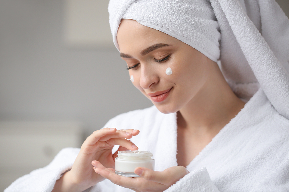 Soins du visage à Agen et Toulouse - soin hydratant en cabine